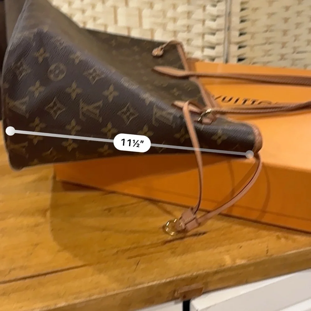 Louis Vuitton Neverfull MM Monogram - Picture 9 of 17